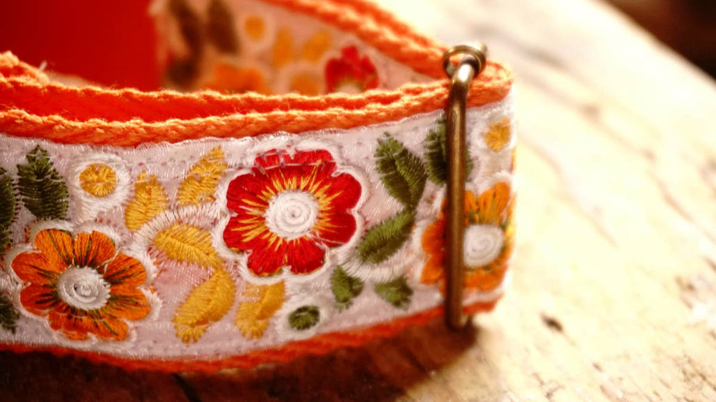 hundsfutter - Individual orange necklace with floral design. - Dog.Dog.Cat.