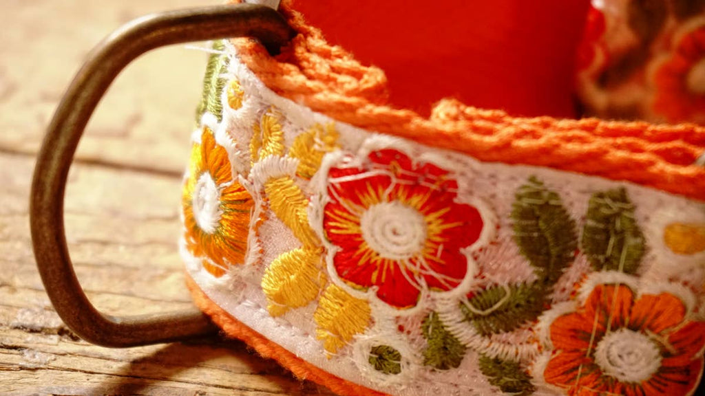 hundsfutter - Individual orange necklace with floral design. - Dog.Dog.Cat.