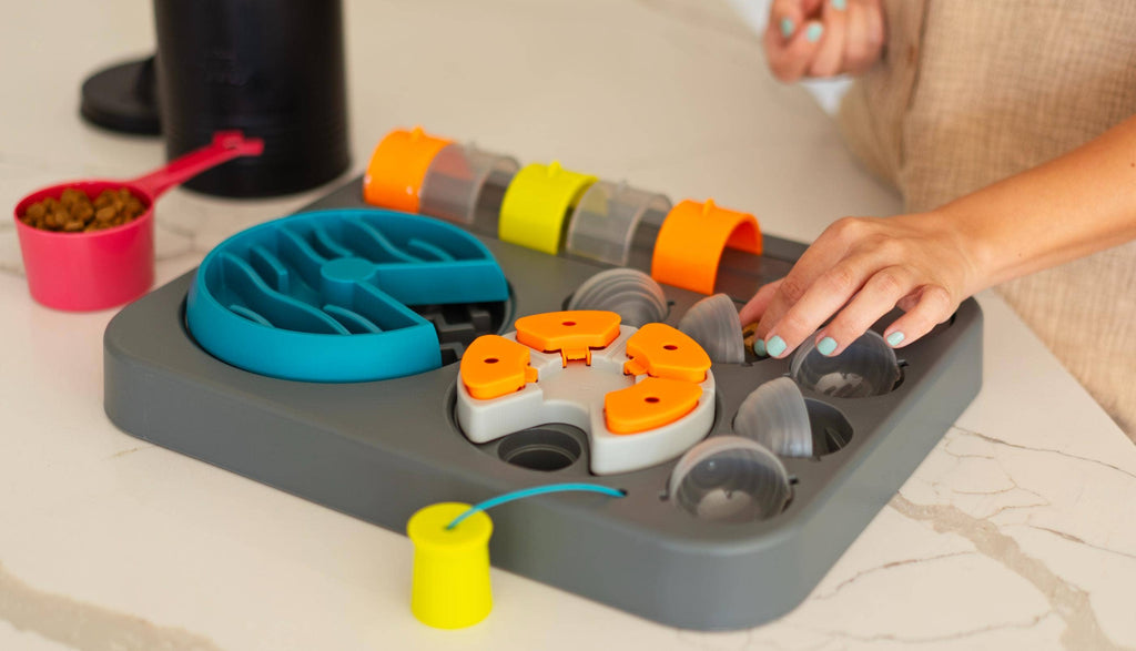 Messy Mutts Flip'n Slide Puzzler, Large, 16.5" x 13", Grey - Dog.Dog.Cat.