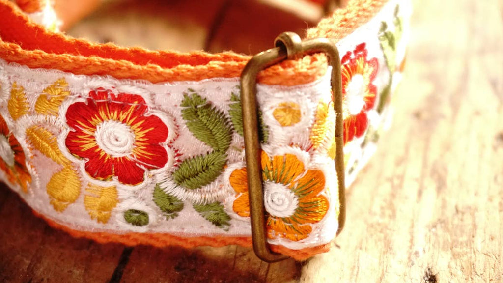 hundsfutter - Individual orange necklace with floral design. - Dog.Dog.Cat.